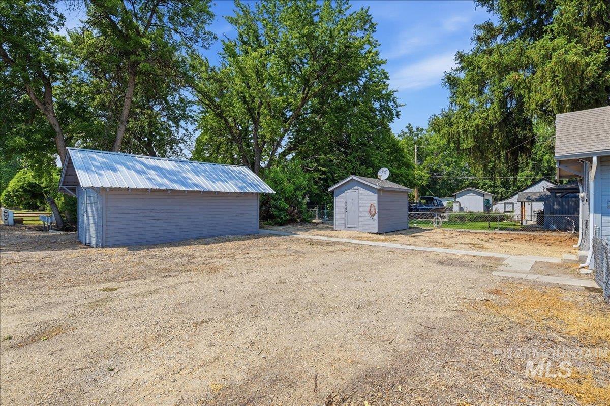 103 N Dewey Ave Property Photo 31