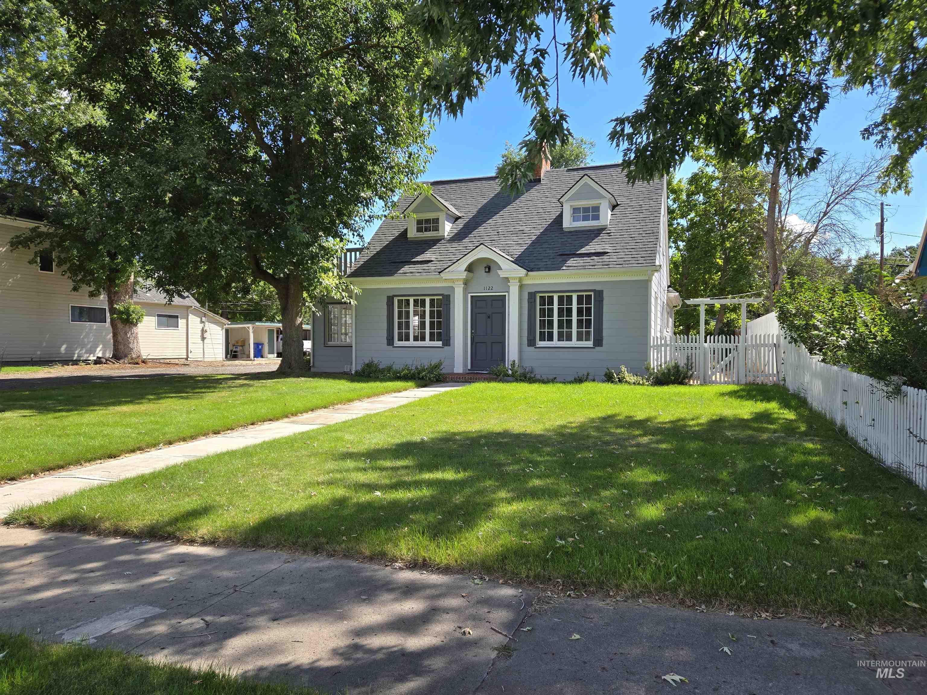 1122 2nd Ave S.