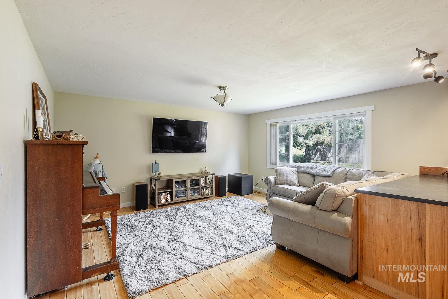 7166 S Cloverdale Property Photo 13