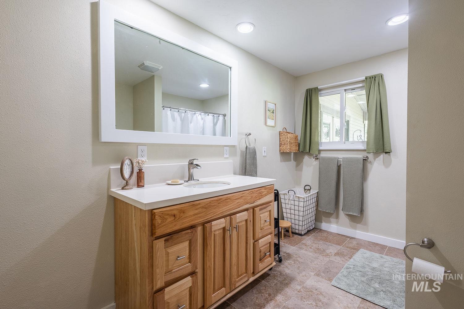 7166 S Cloverdale Property Photo 17