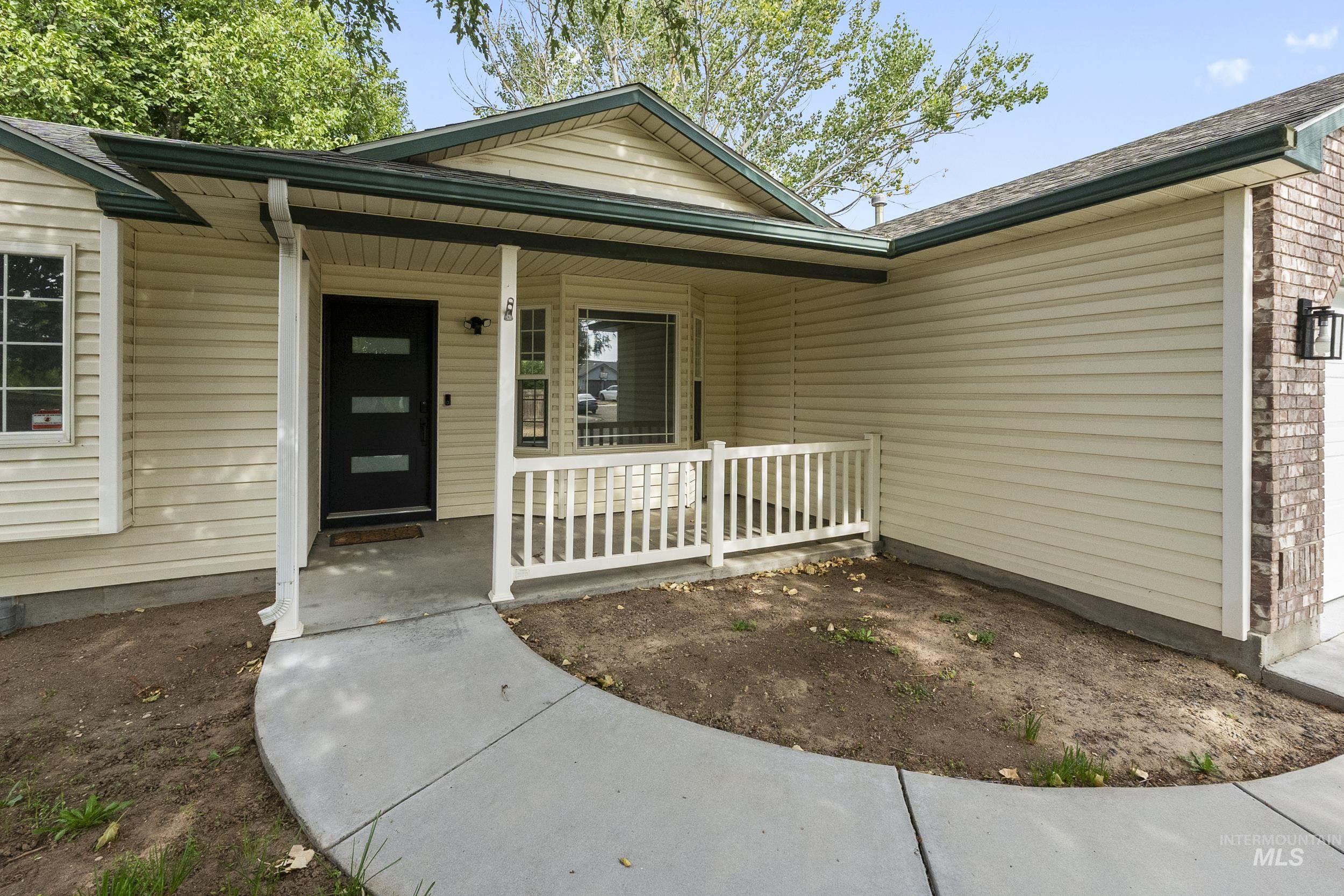 526 Lost Basin Ct Property Photo 3