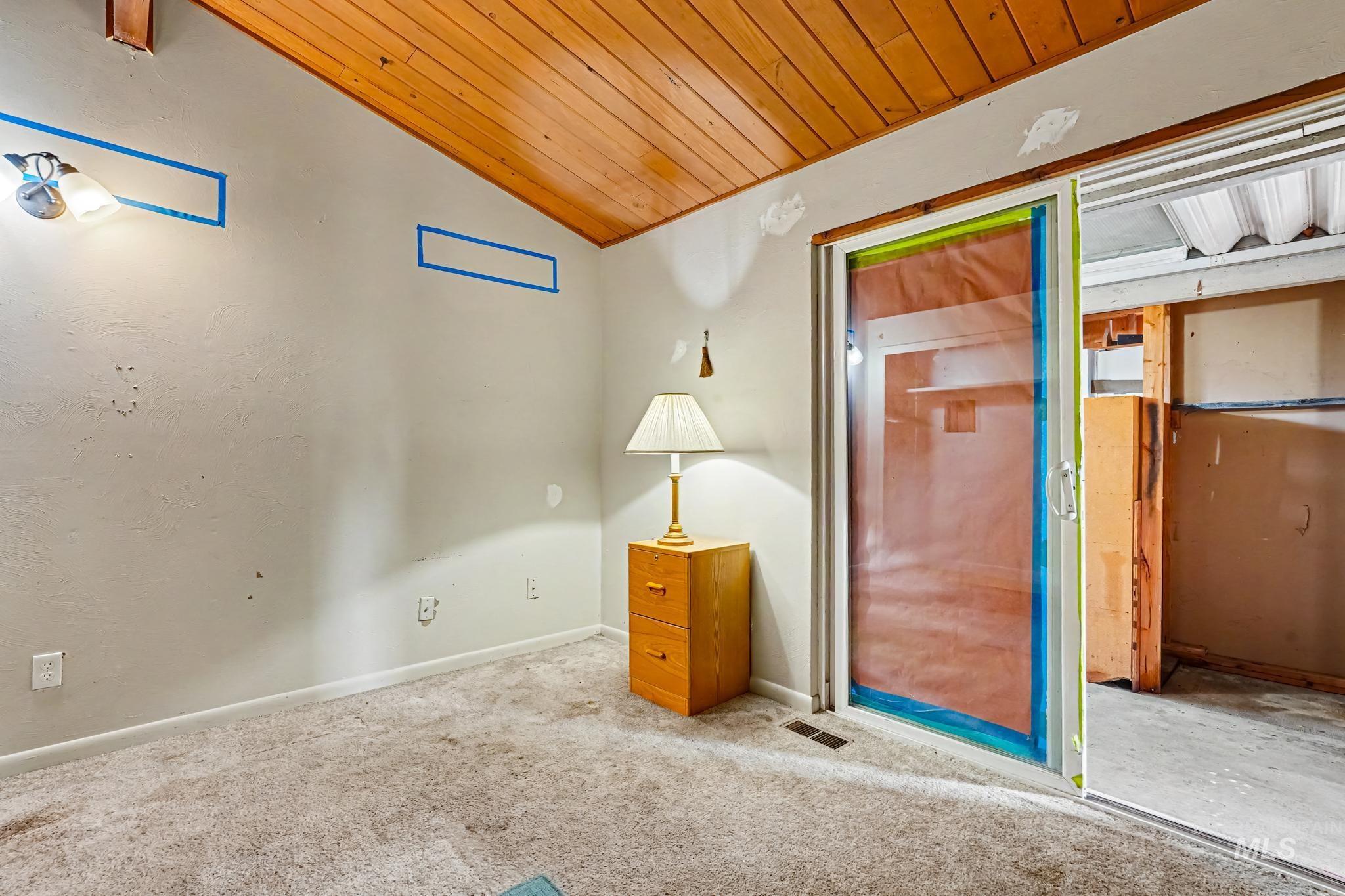 4747 W Albion St Property Photo 4