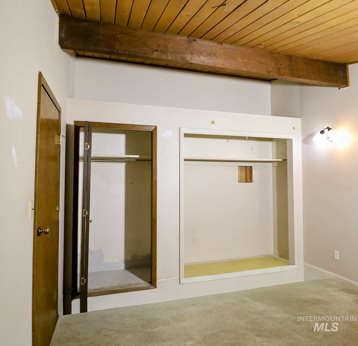 4747 W Albion St Property Photo 6
