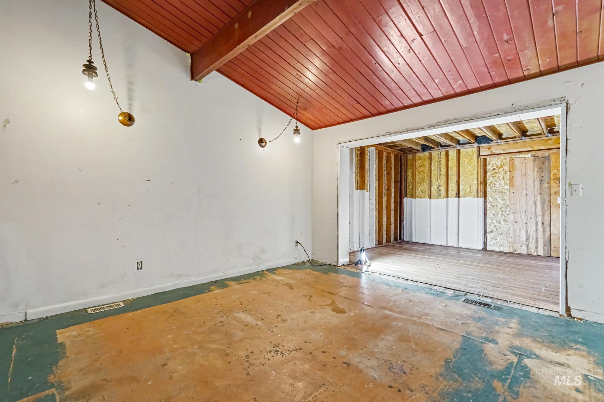 4747 W Albion St Property Photo 6