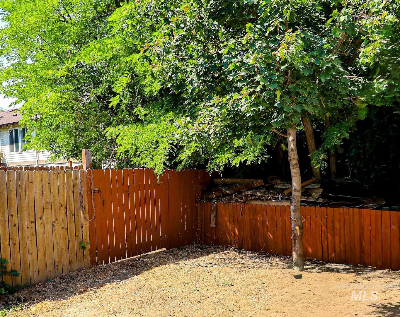4747 W Albion St Property Photo 9