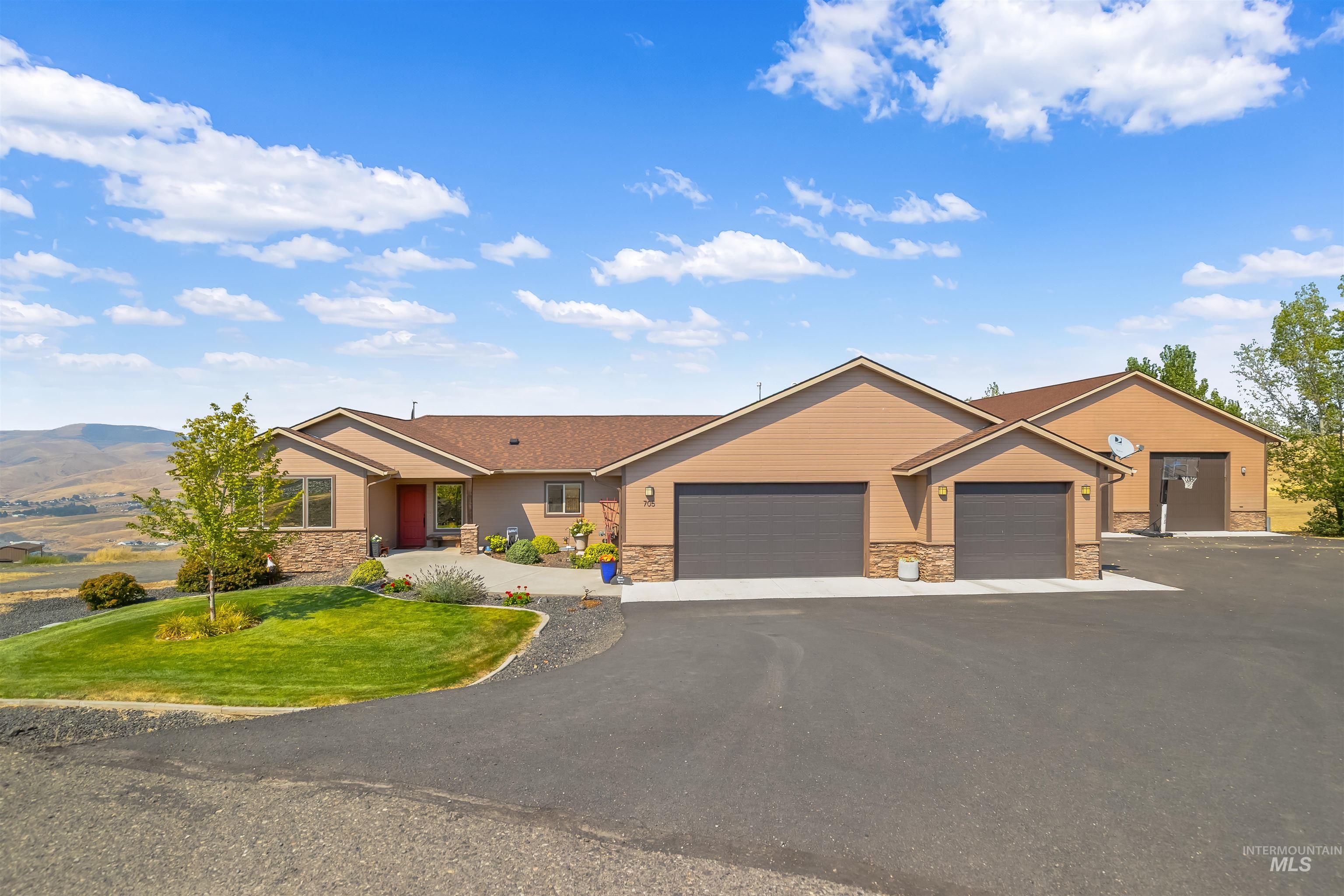 705 Talons Ct Property Photo 1