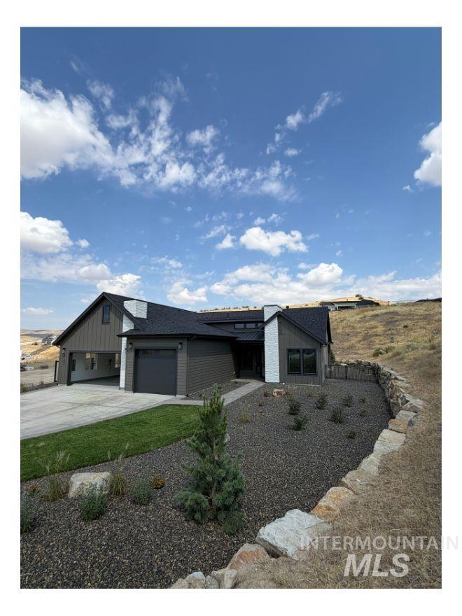 6102 E Knox Ct Property Photo 1