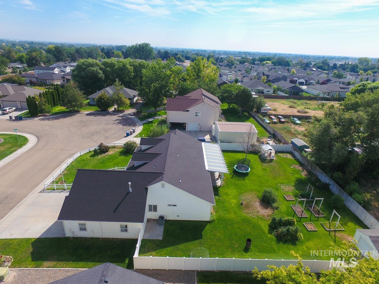 1005 Karndell St Property Photo 4