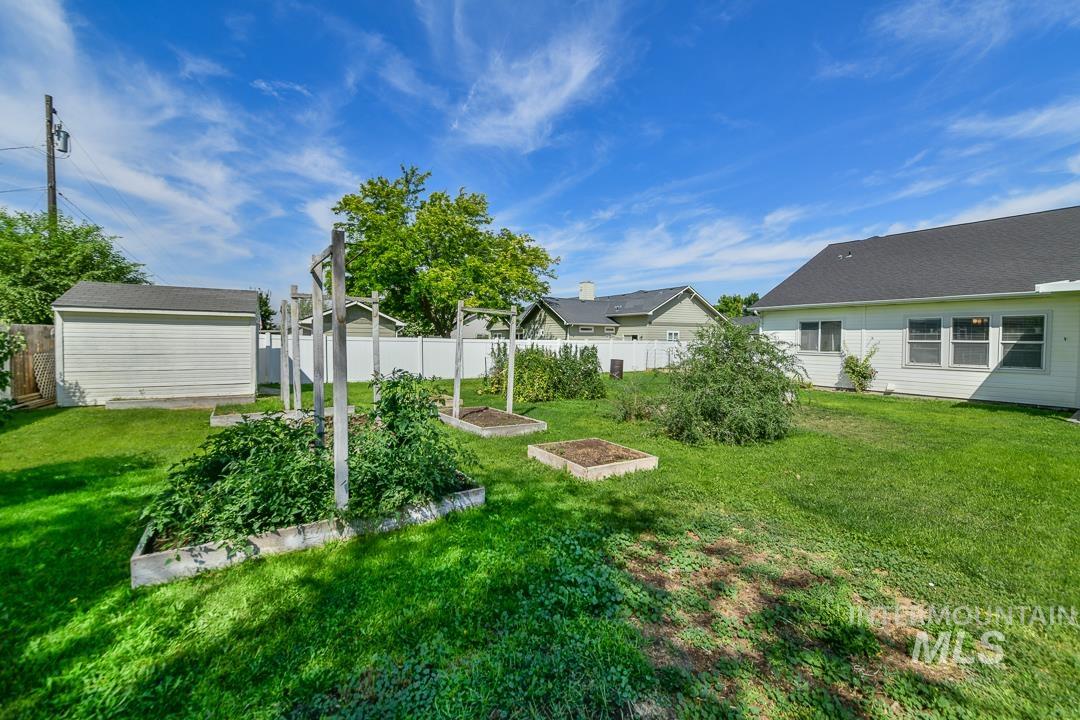 1005 Karndell St Property Photo 43