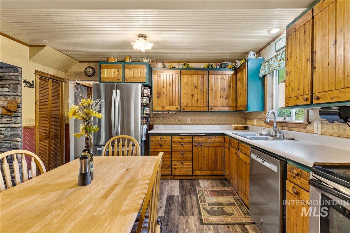1034 Browns Lane Property Photo 11