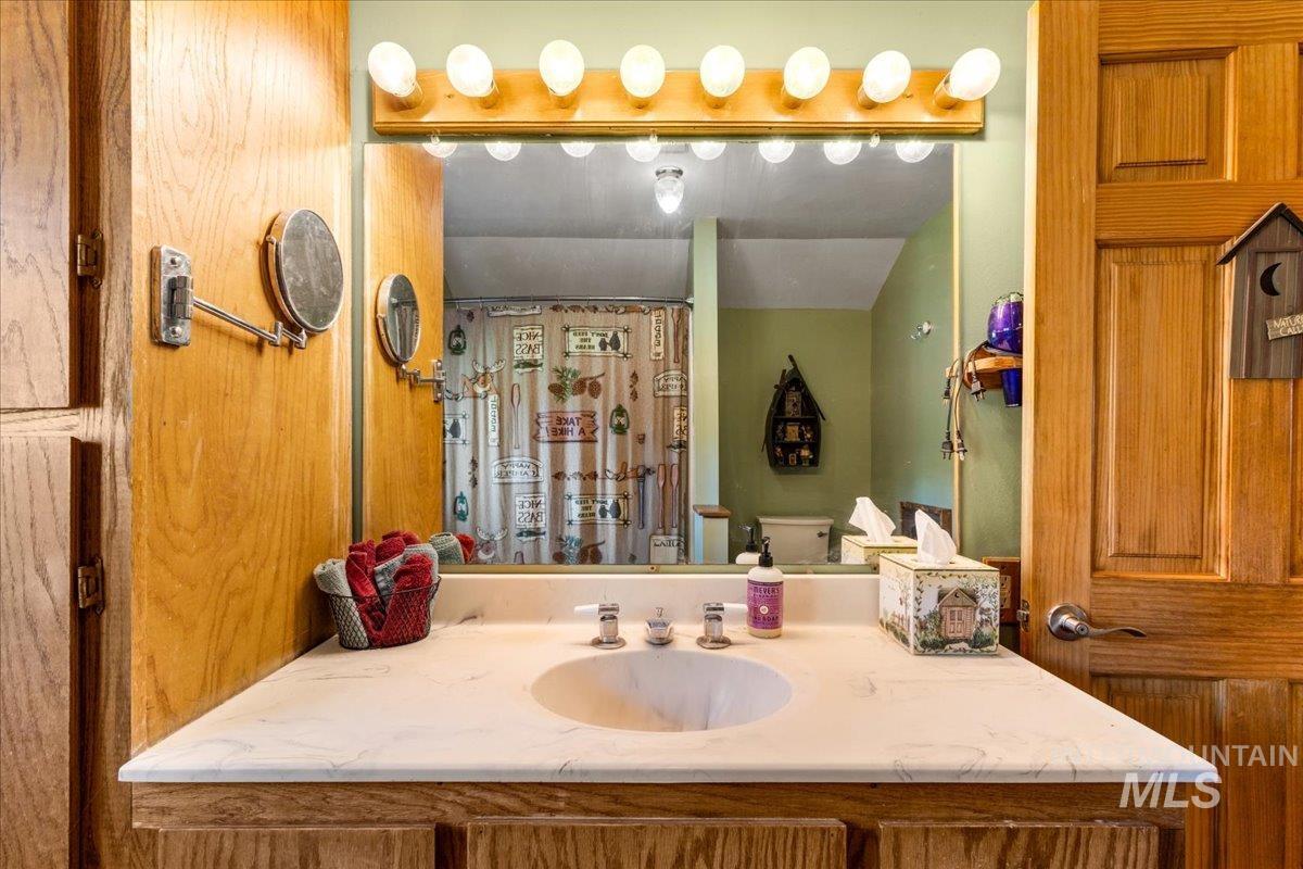 1034 Browns Lane Property Photo 15