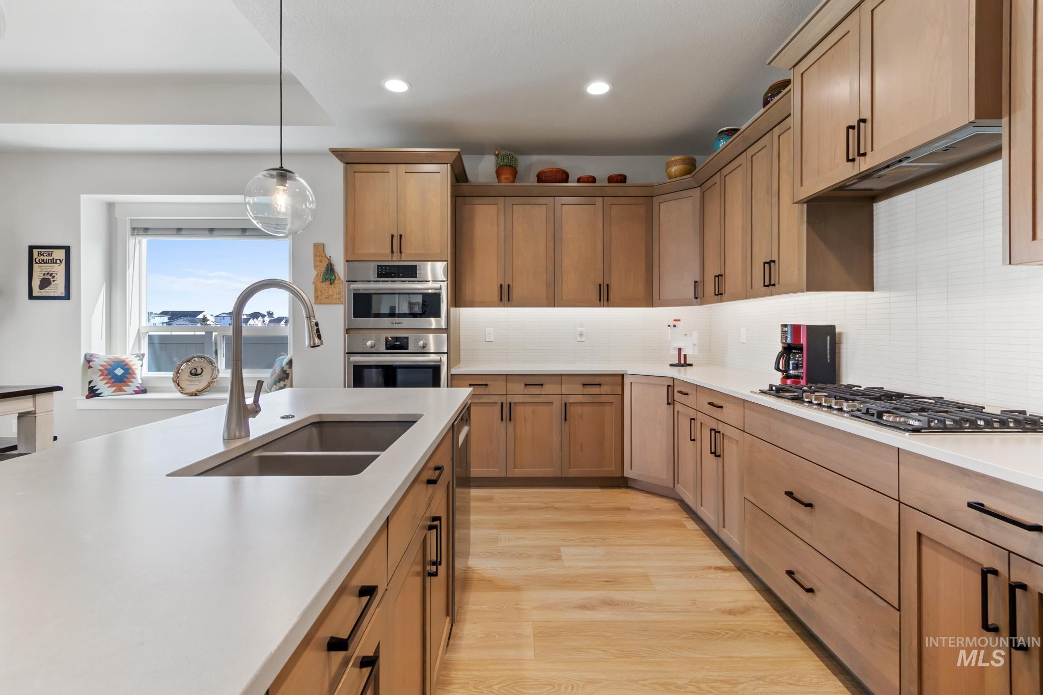 9864 W Aviara Street Property Photo 4