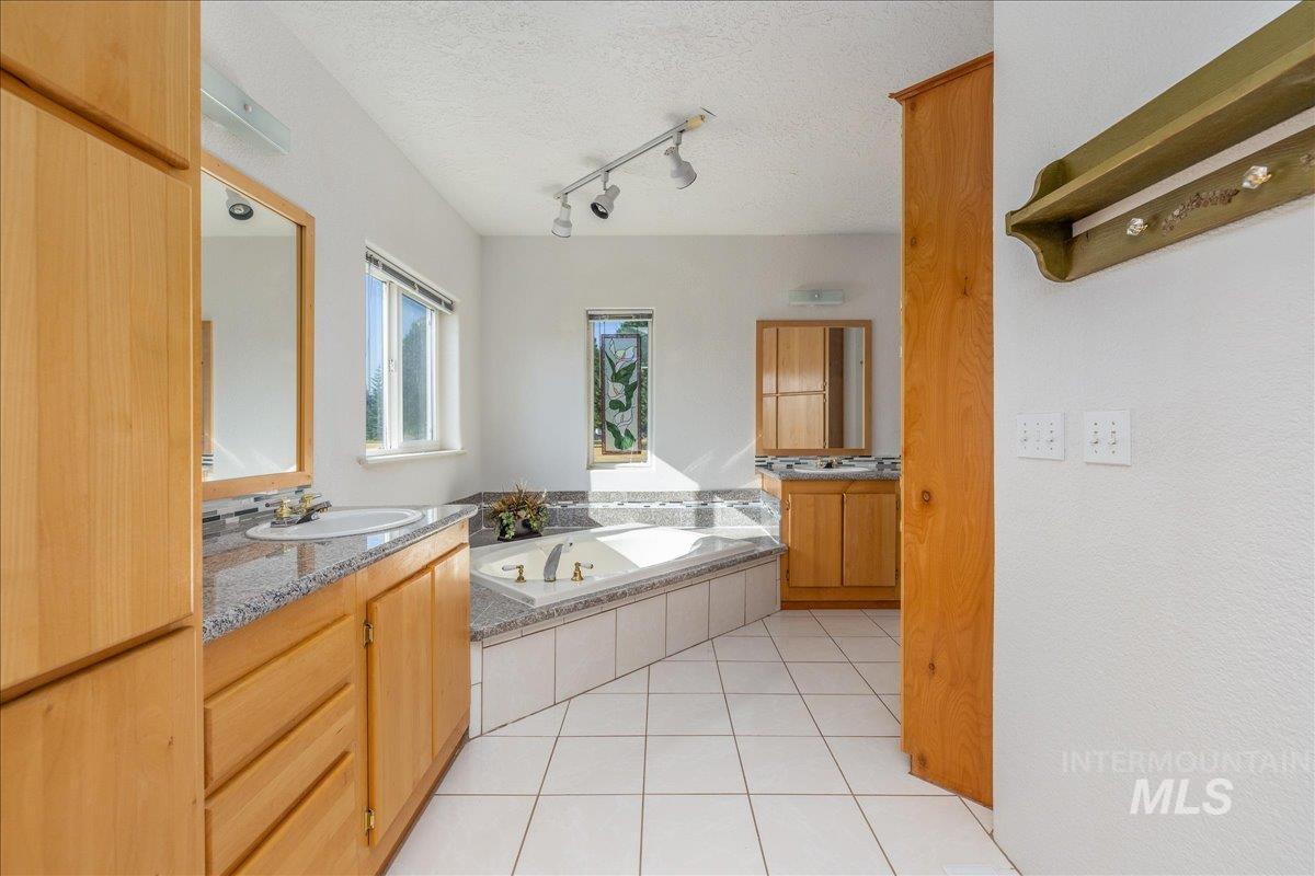 13159 Cameron Dr. Property Photo 20