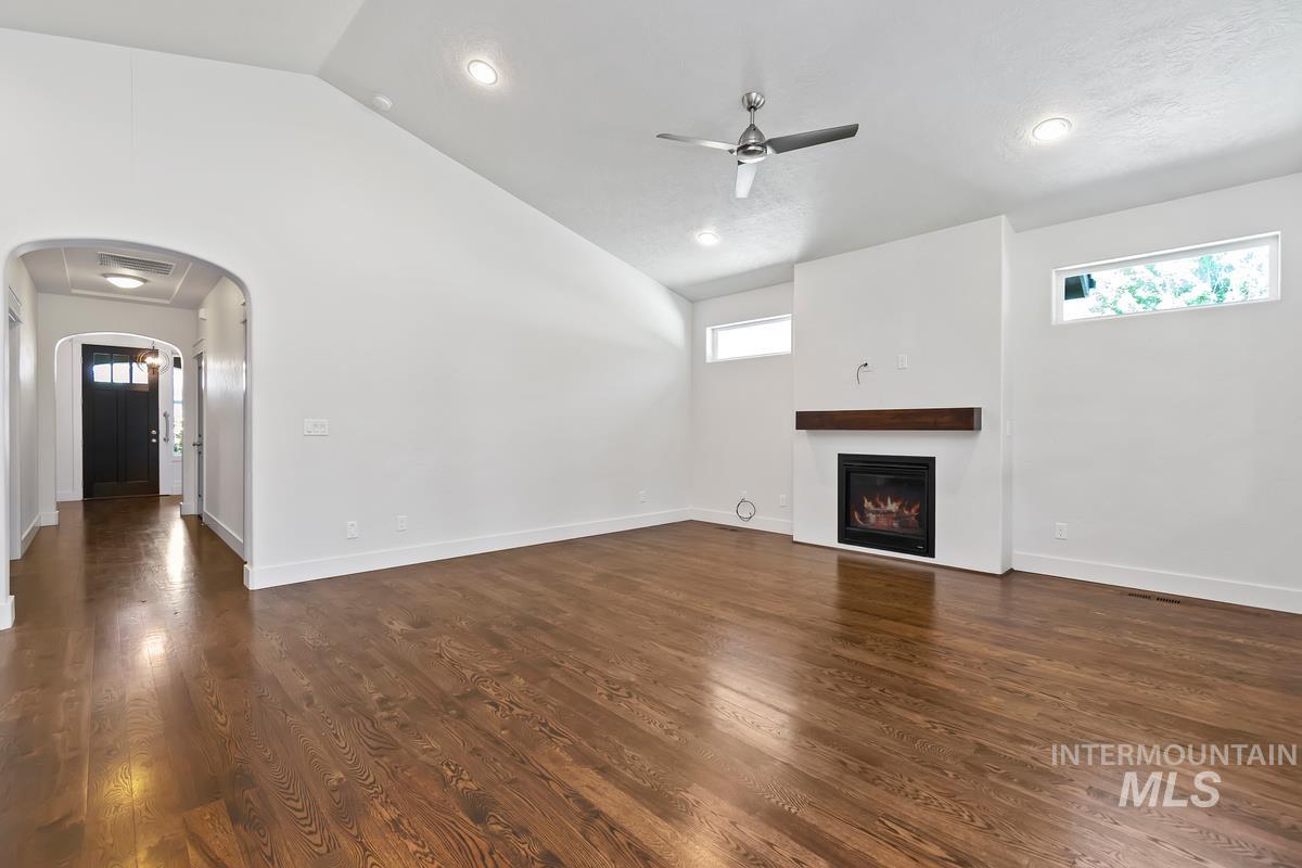 2434 N Betula Ave Property Photo 4