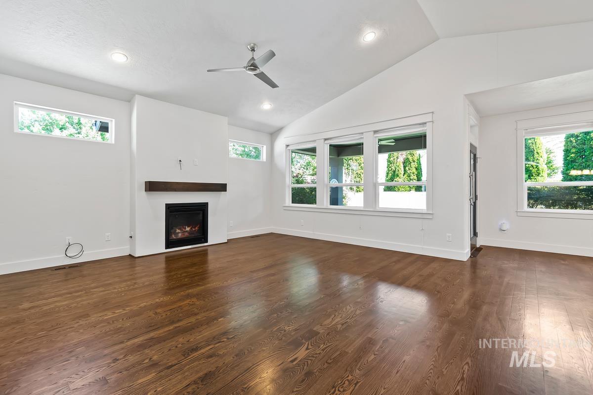 2434 N Betula Ave Property Photo 5