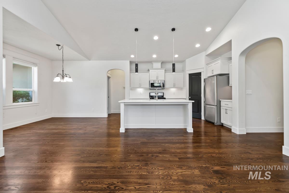 2434 N Betula Ave Property Photo 6