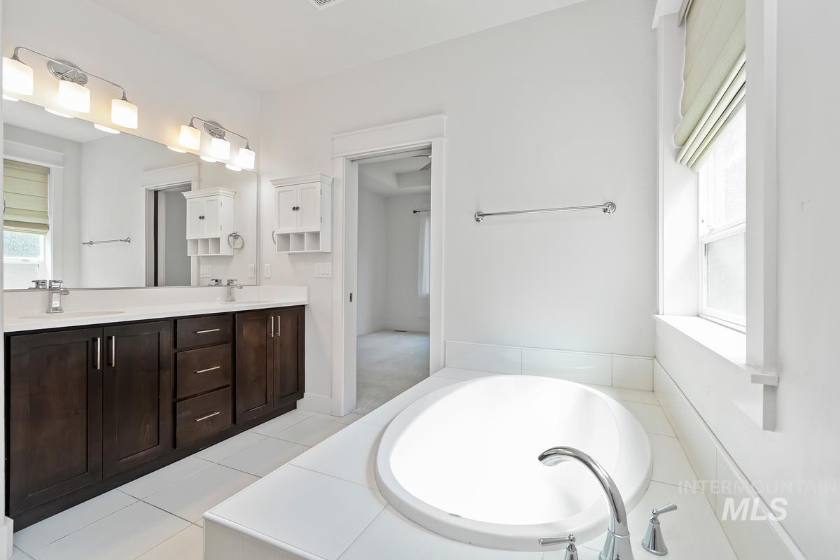 2434 N Betula Ave Property Photo 19