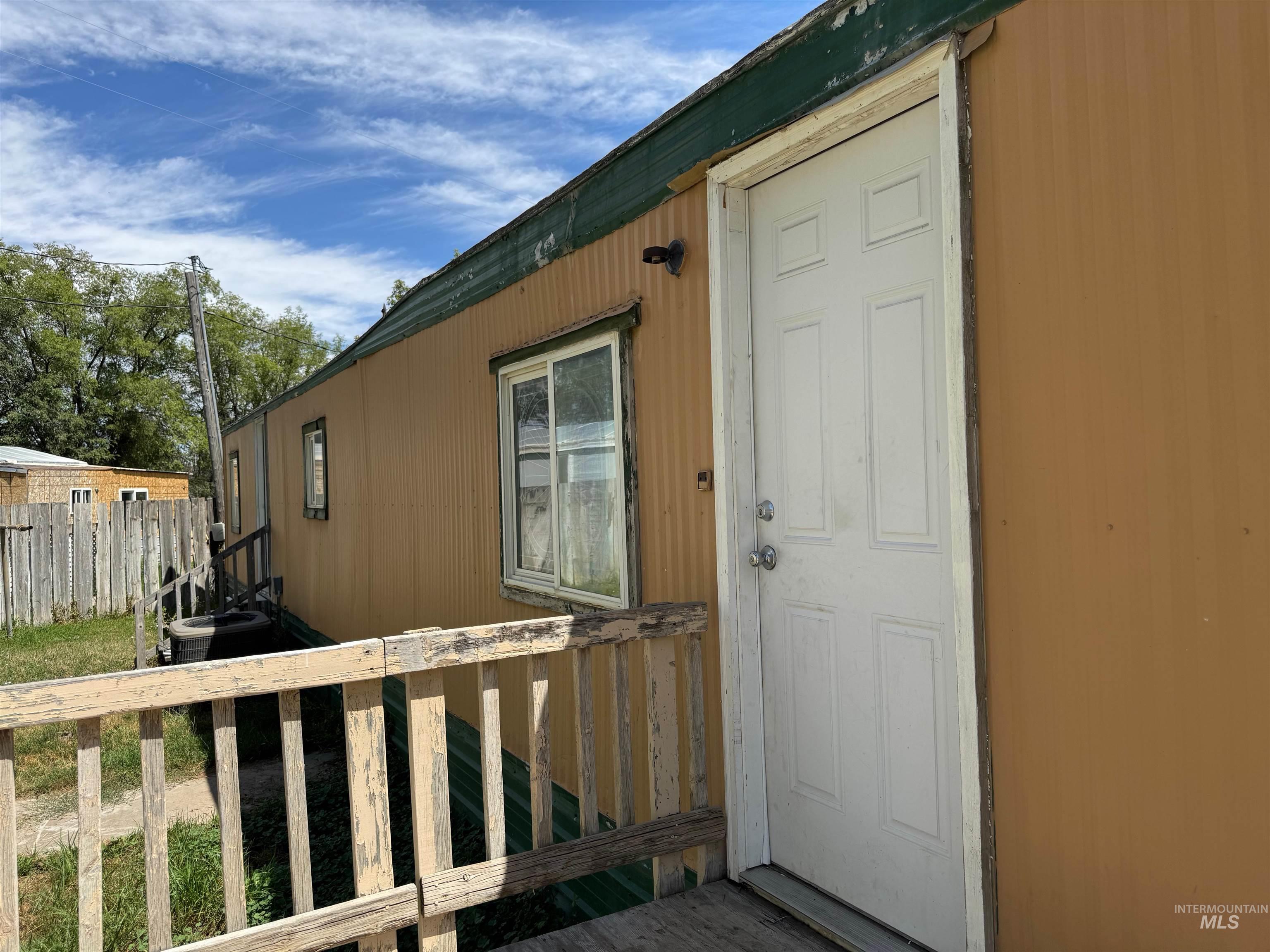 148 S 600 W Property Photo 3