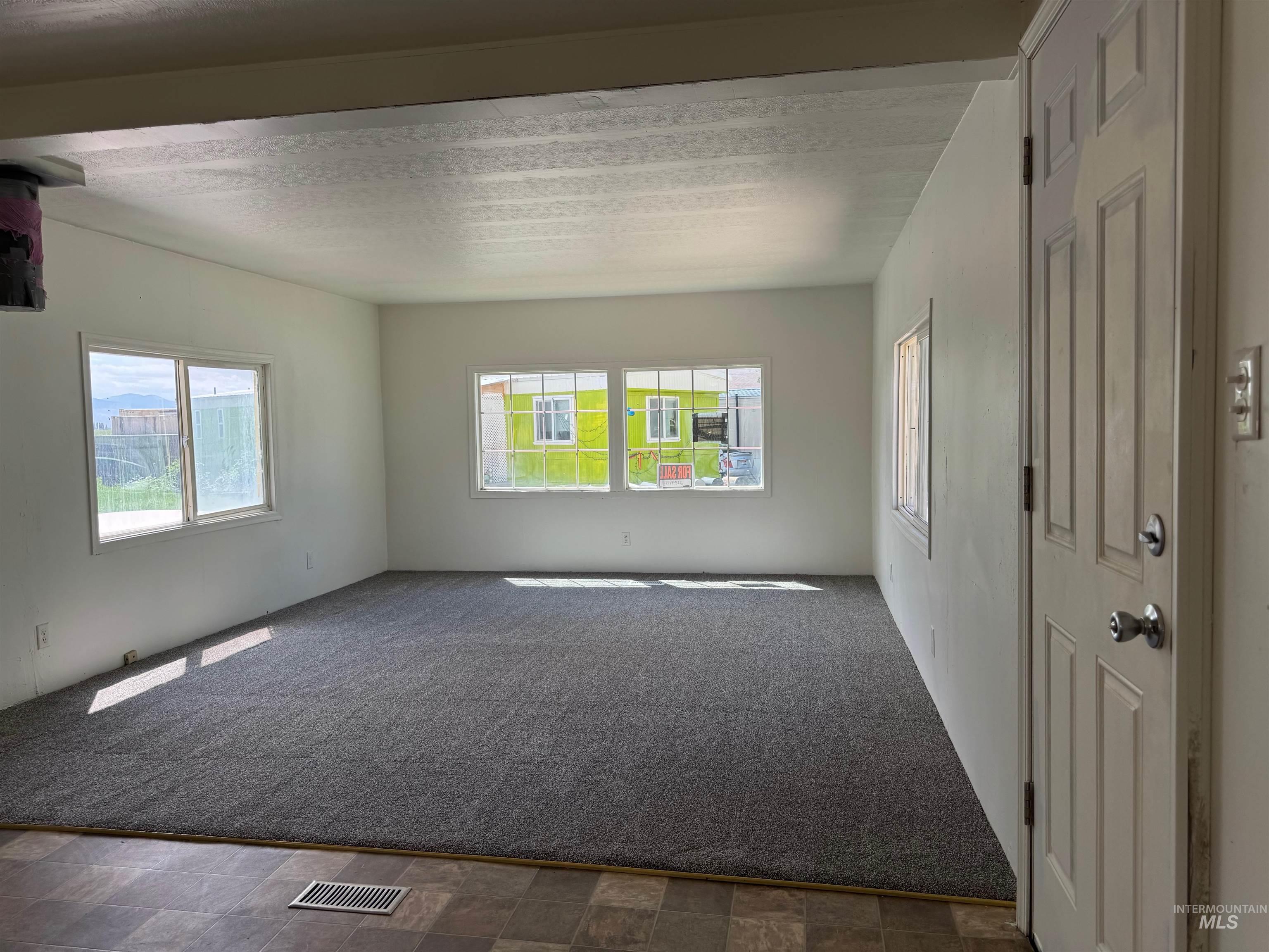 148 S 600 W Property Photo 4