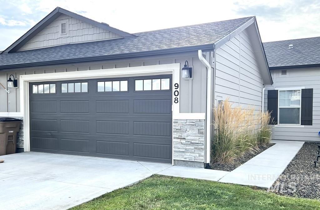 908 S Beaver Creek Way Property Photo 1