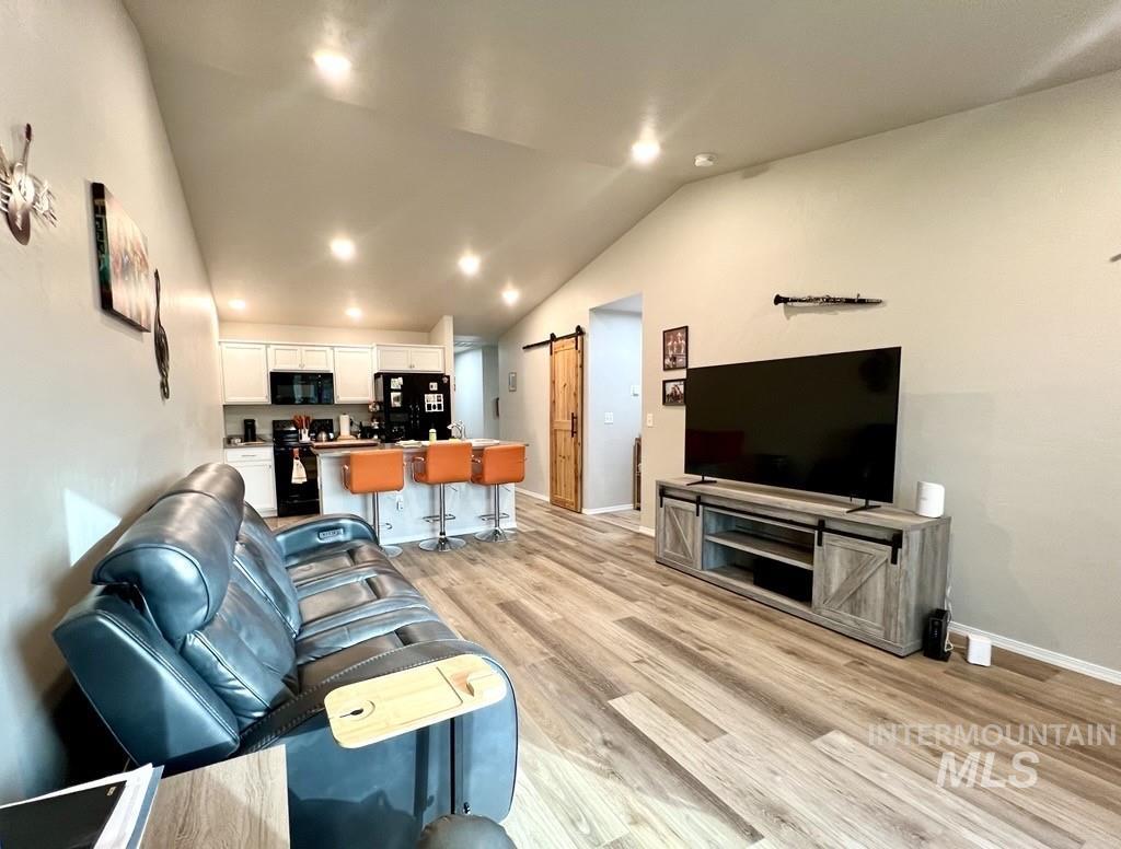 908 S Beaver Creek Way Property Photo 3