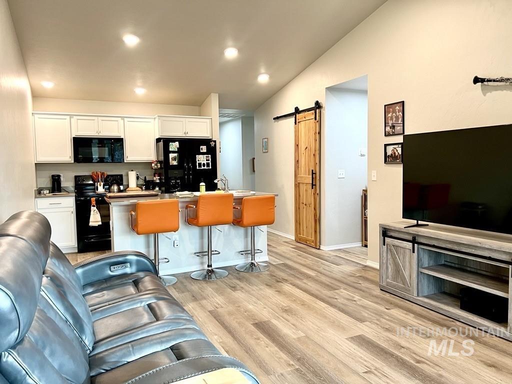 908 S Beaver Creek Way Property Photo 4