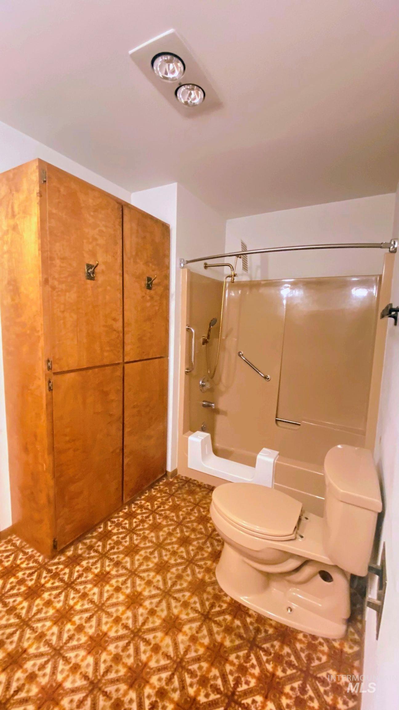 140 Florence Street Property Photo 35