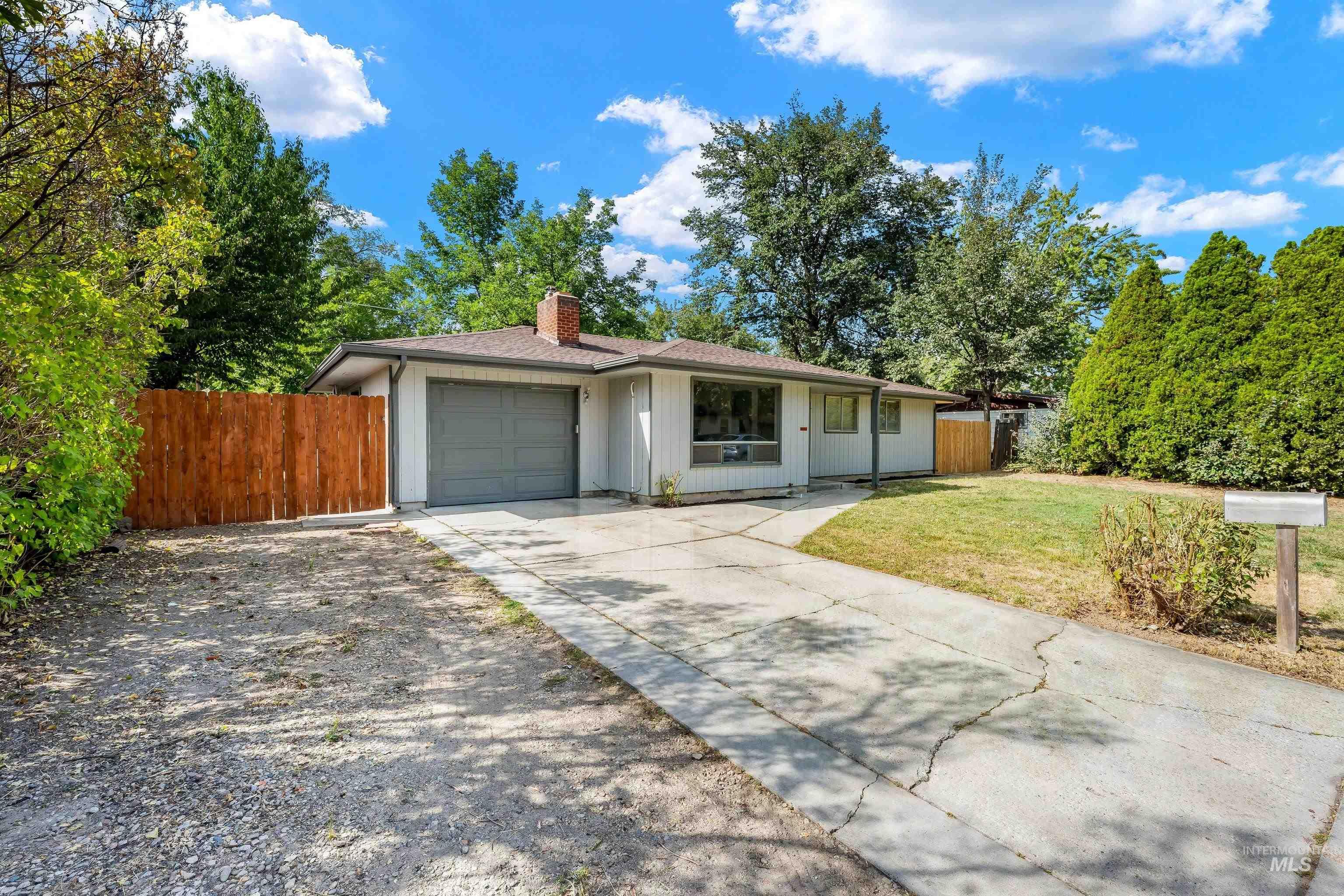 5807 W Grunder Dr Property Photo 2