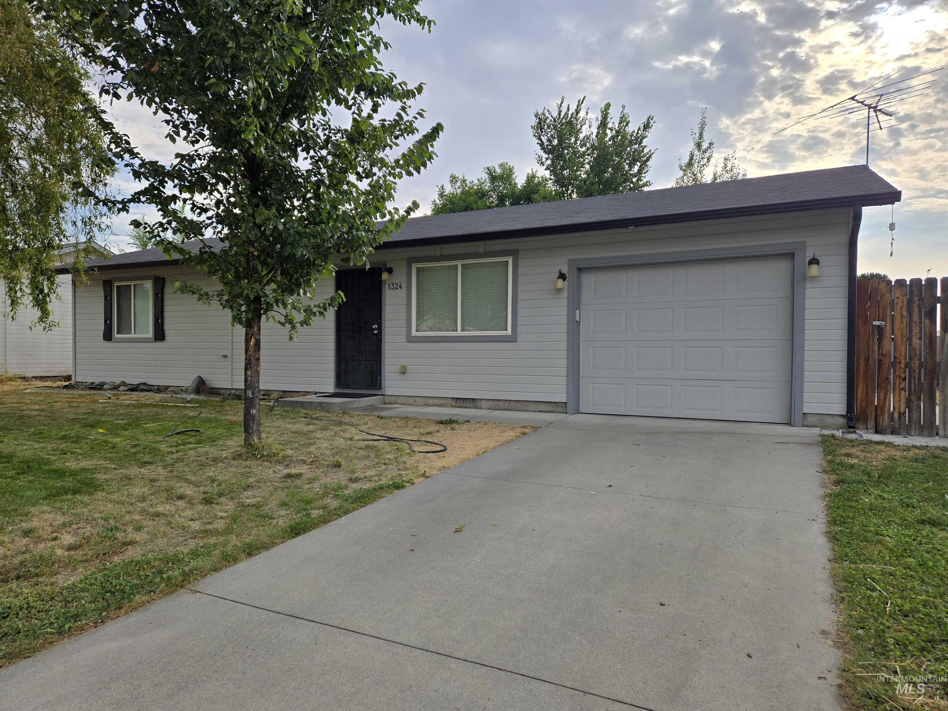 1324 River St Property Photo 2