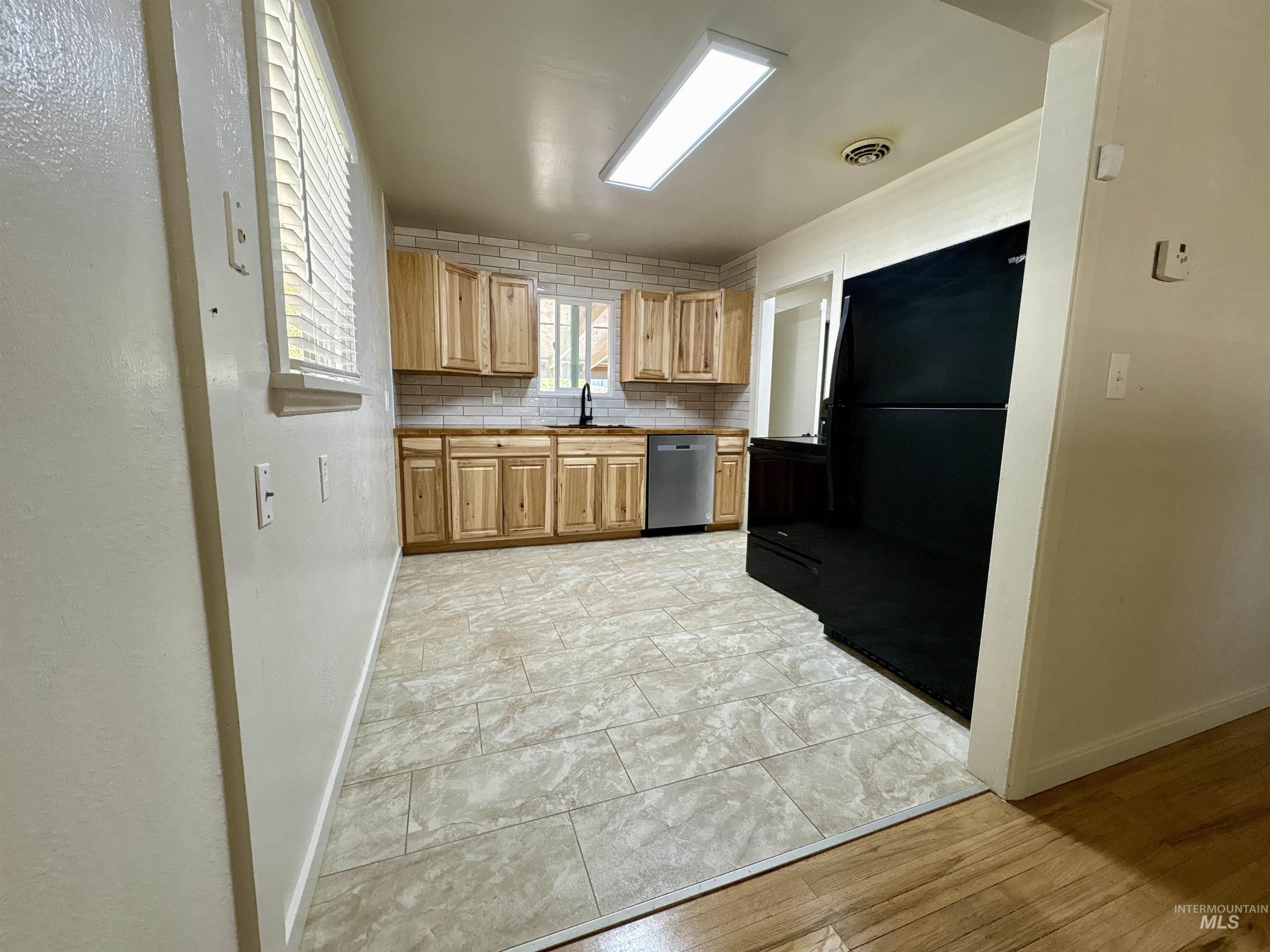 520 S 3rd E Property Photo 12