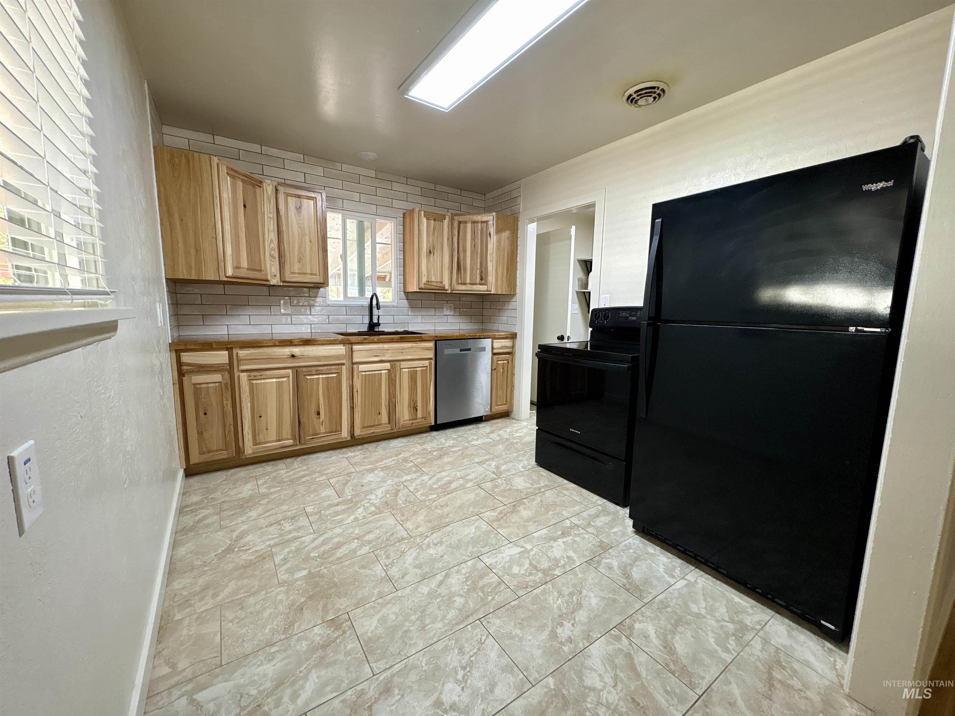 520 S 3rd E Property Photo 14