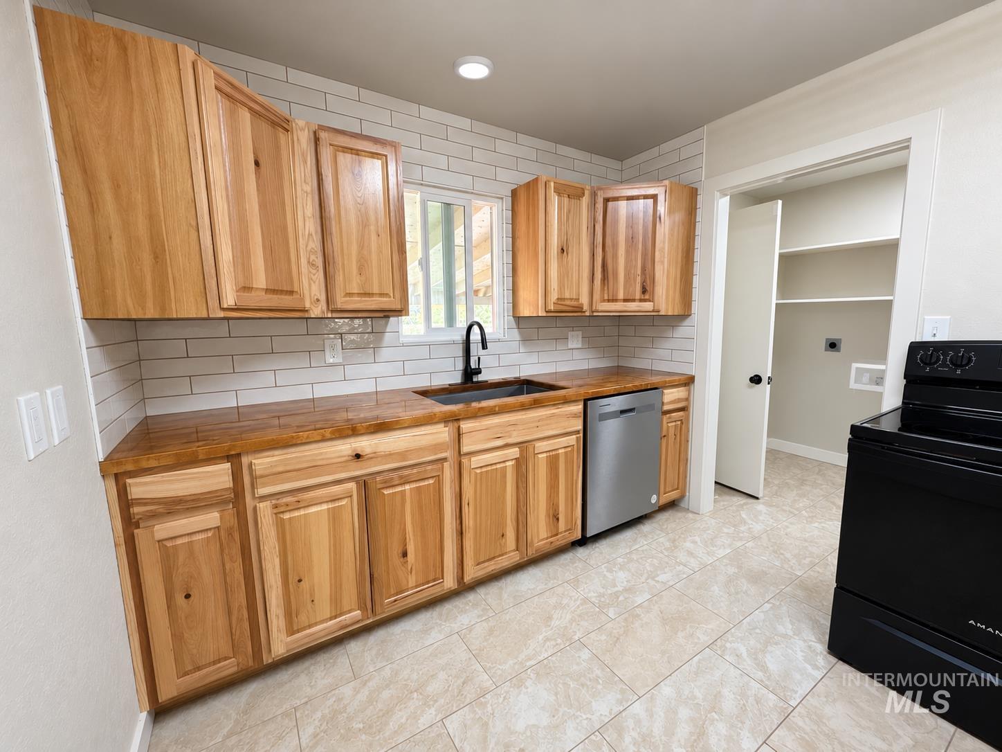 520 S 3rd E Property Photo 15