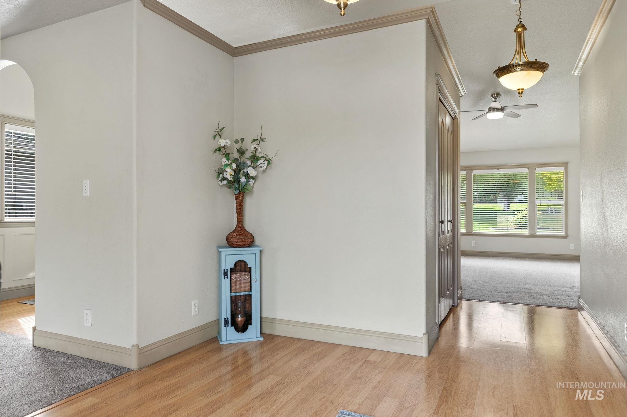 2086 Shelley Dr. Property Photo 6