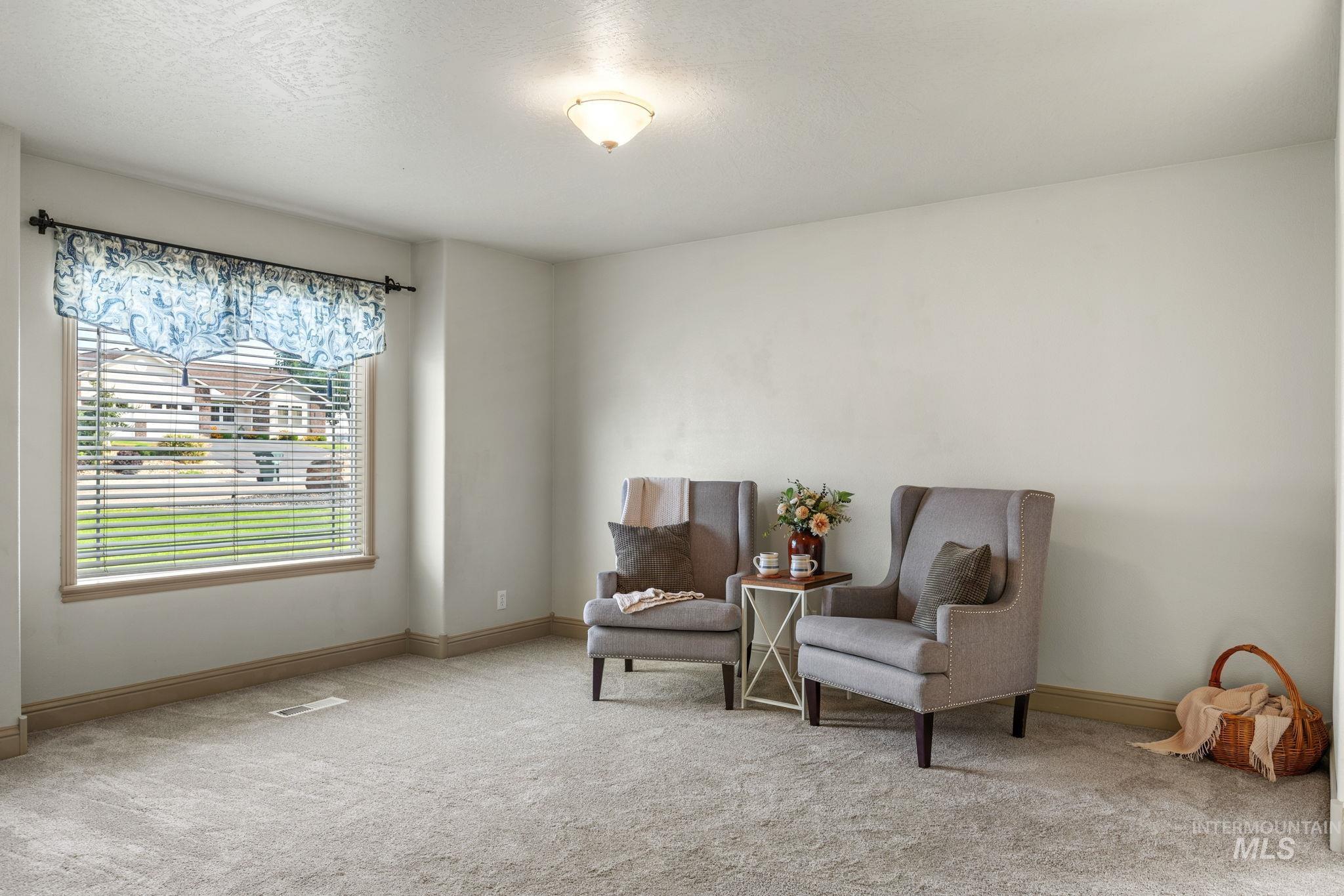 2086 Shelley Dr. Property Photo 7