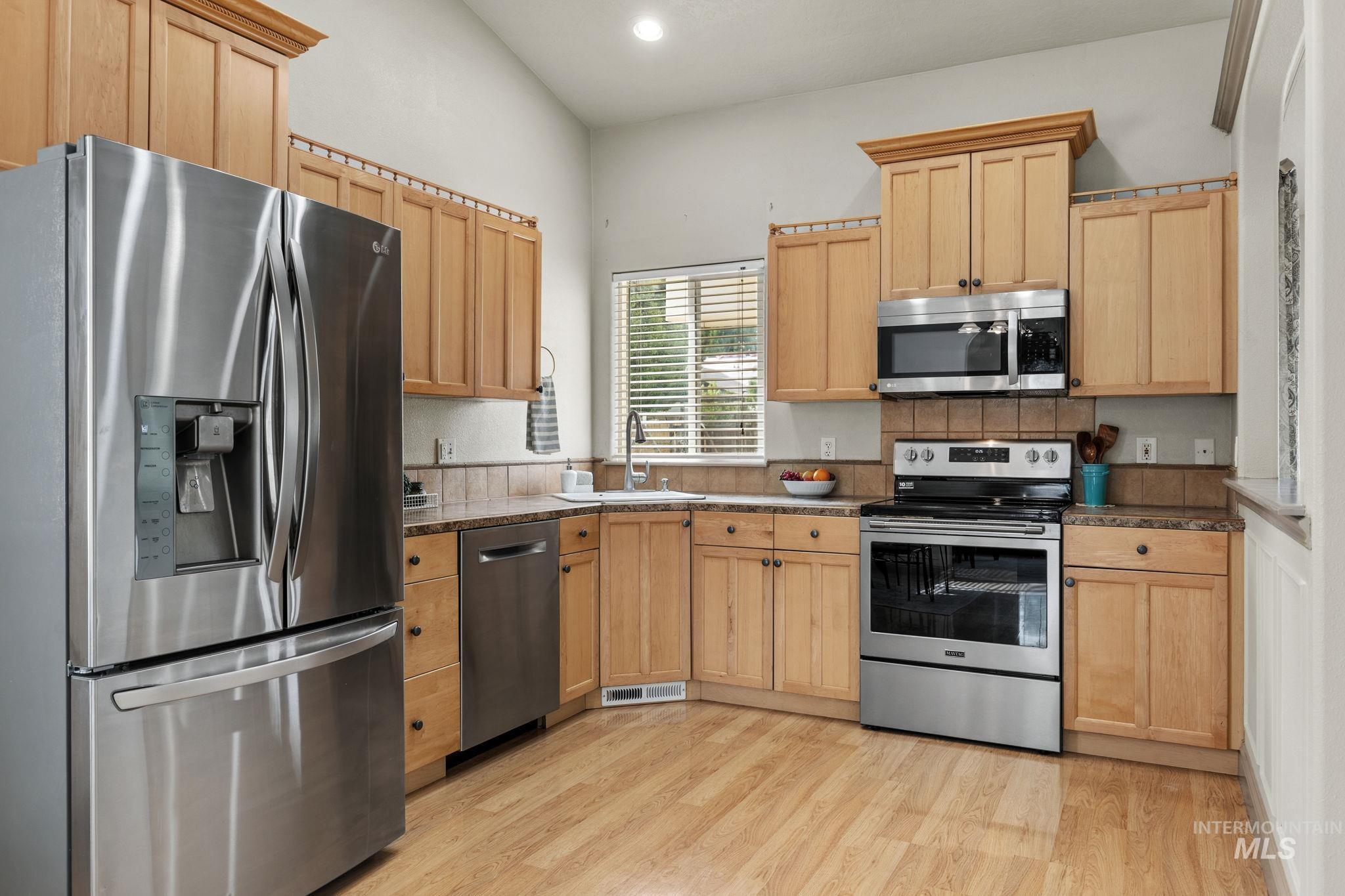 2086 Shelley Dr. Property Photo 12