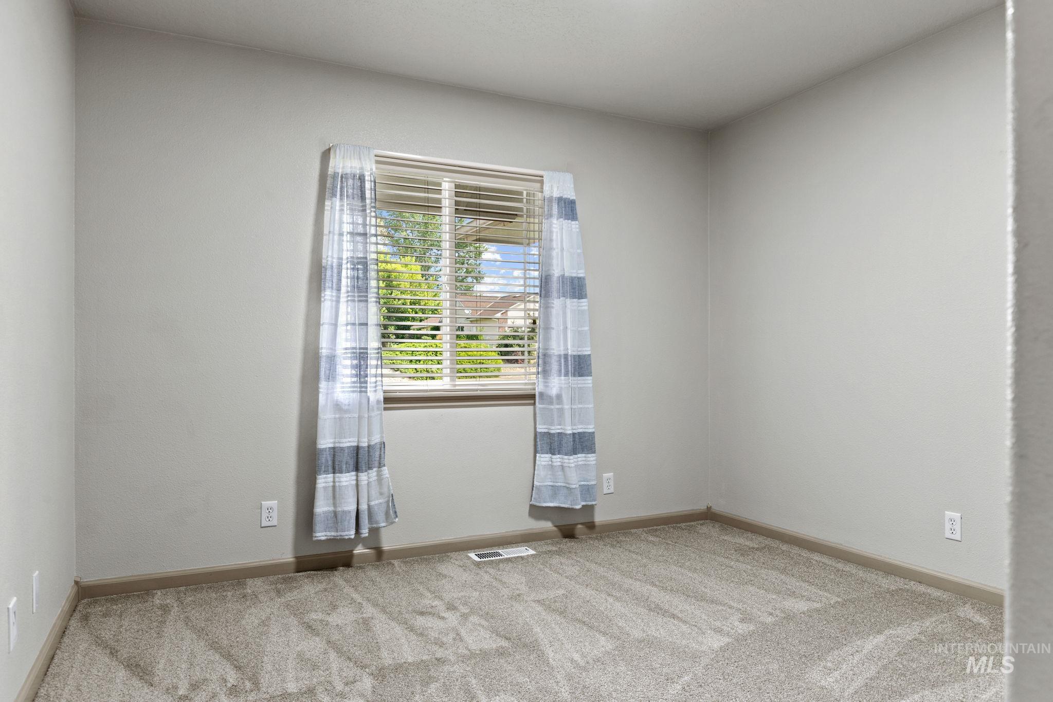 2086 Shelley Dr. Property Photo 29