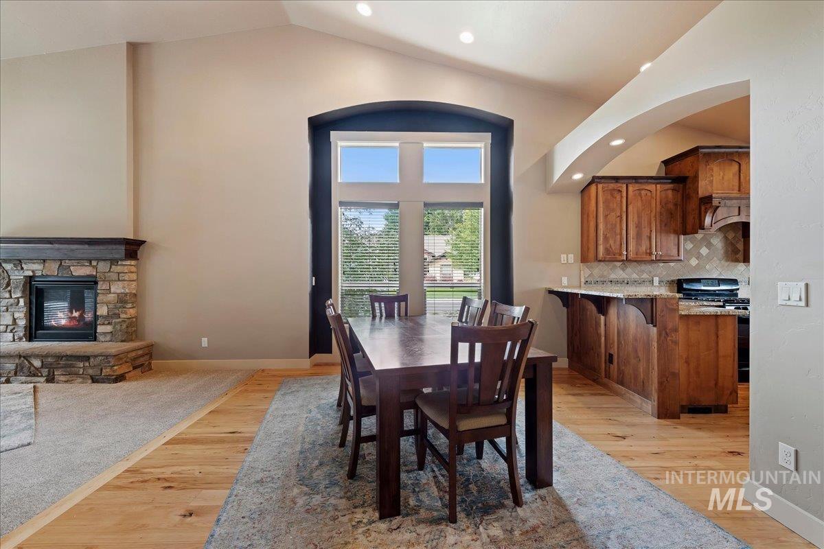 319 S Burgundy Way Property Photo 14