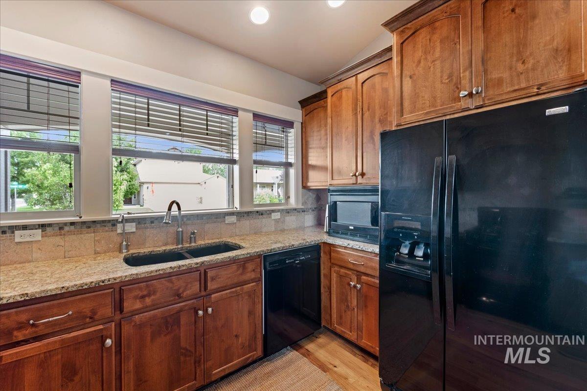 319 S Burgundy Way Property Photo 17