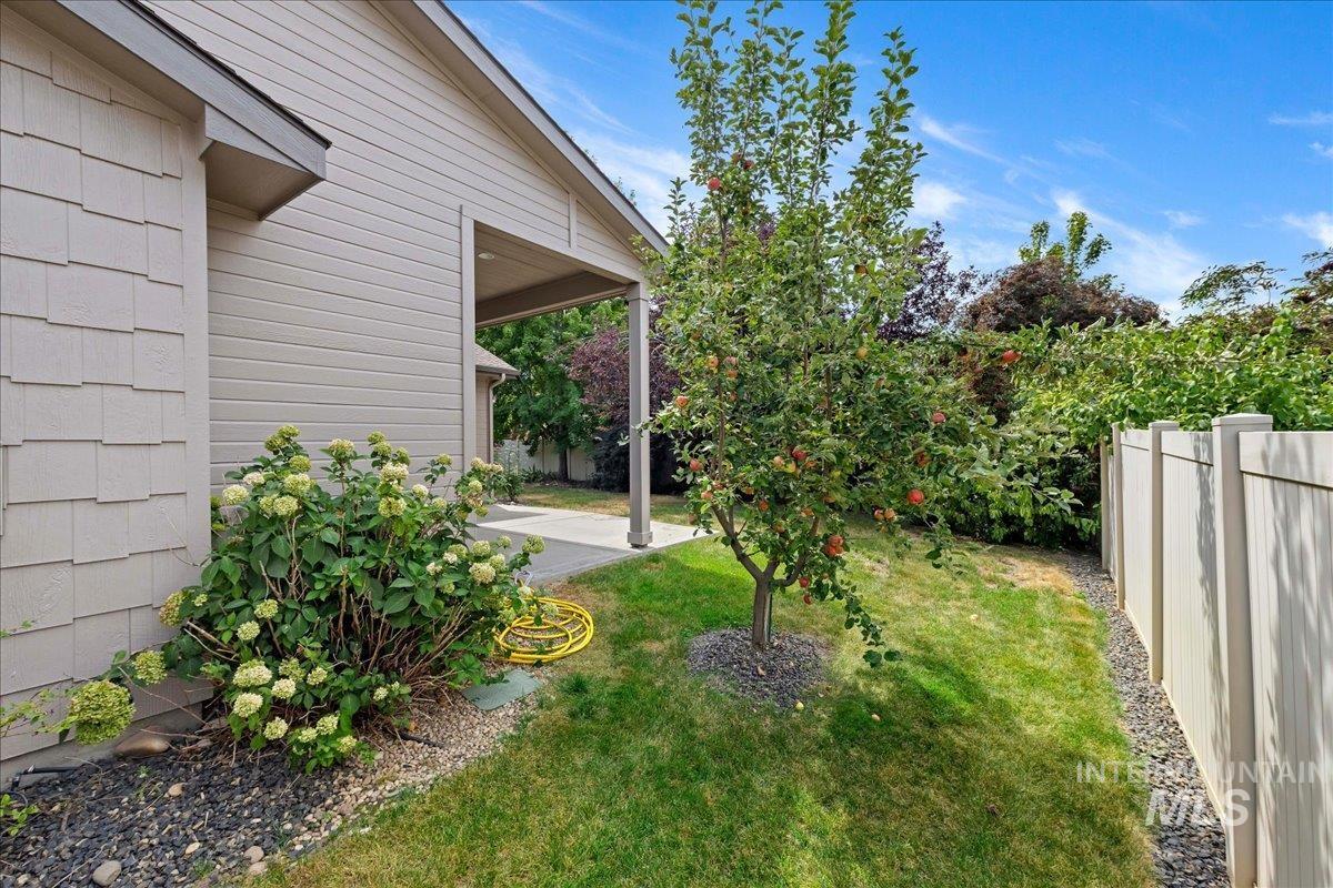 319 S Burgundy Way Property Photo 27