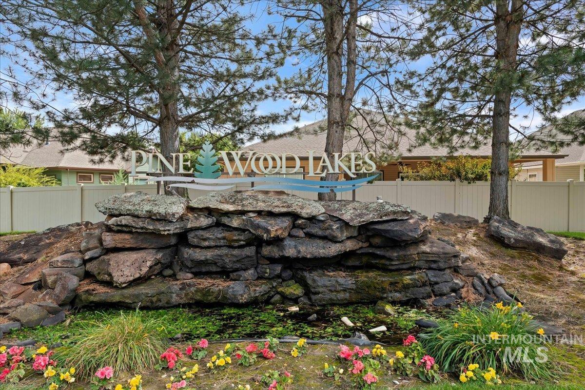 319 S Burgundy Way Property Photo 40
