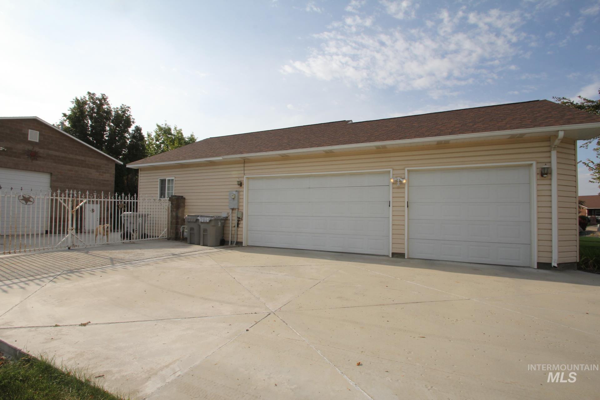 1707 Emerald Ave. Property Photo 3