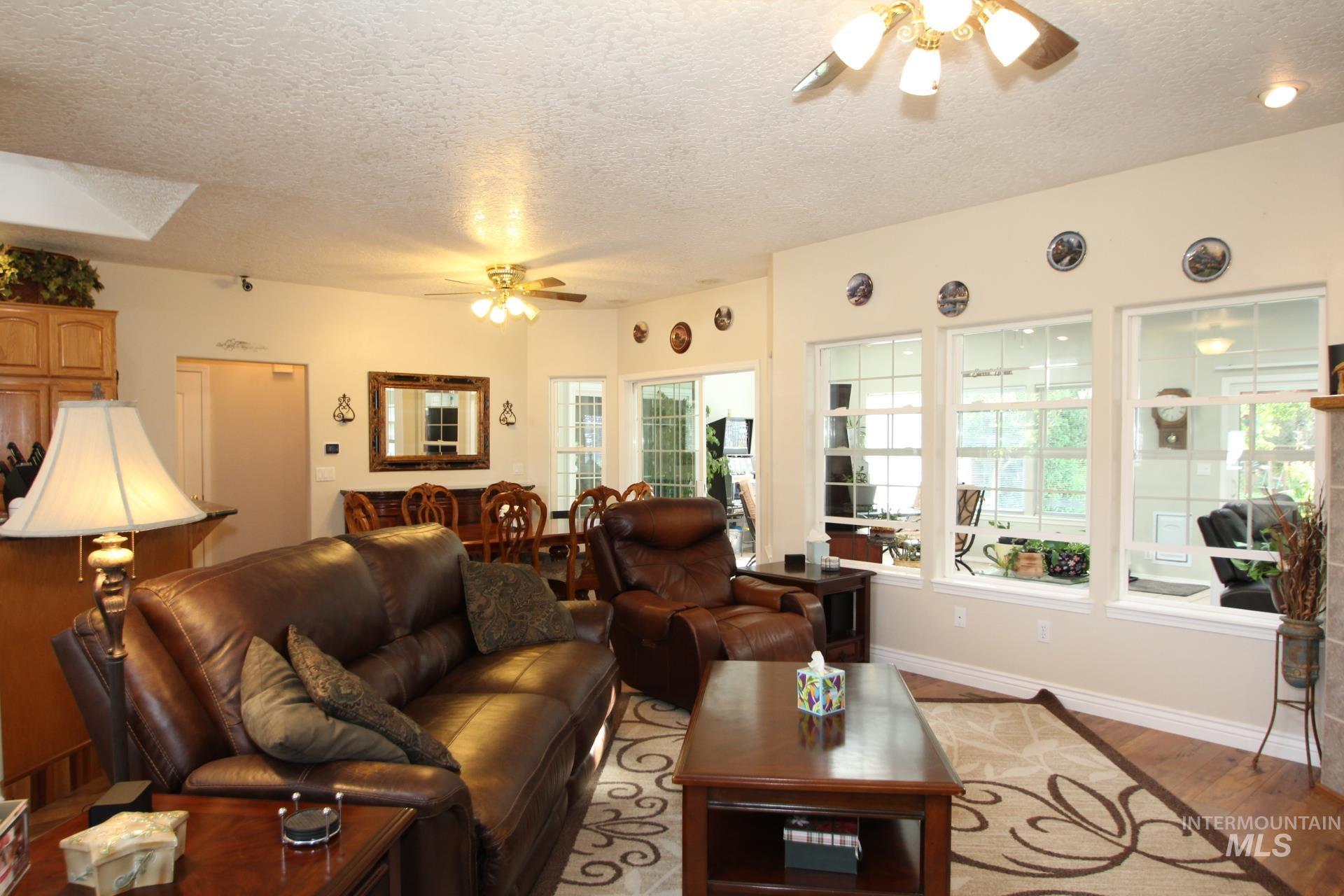 1707 Emerald Ave. Property Photo 4