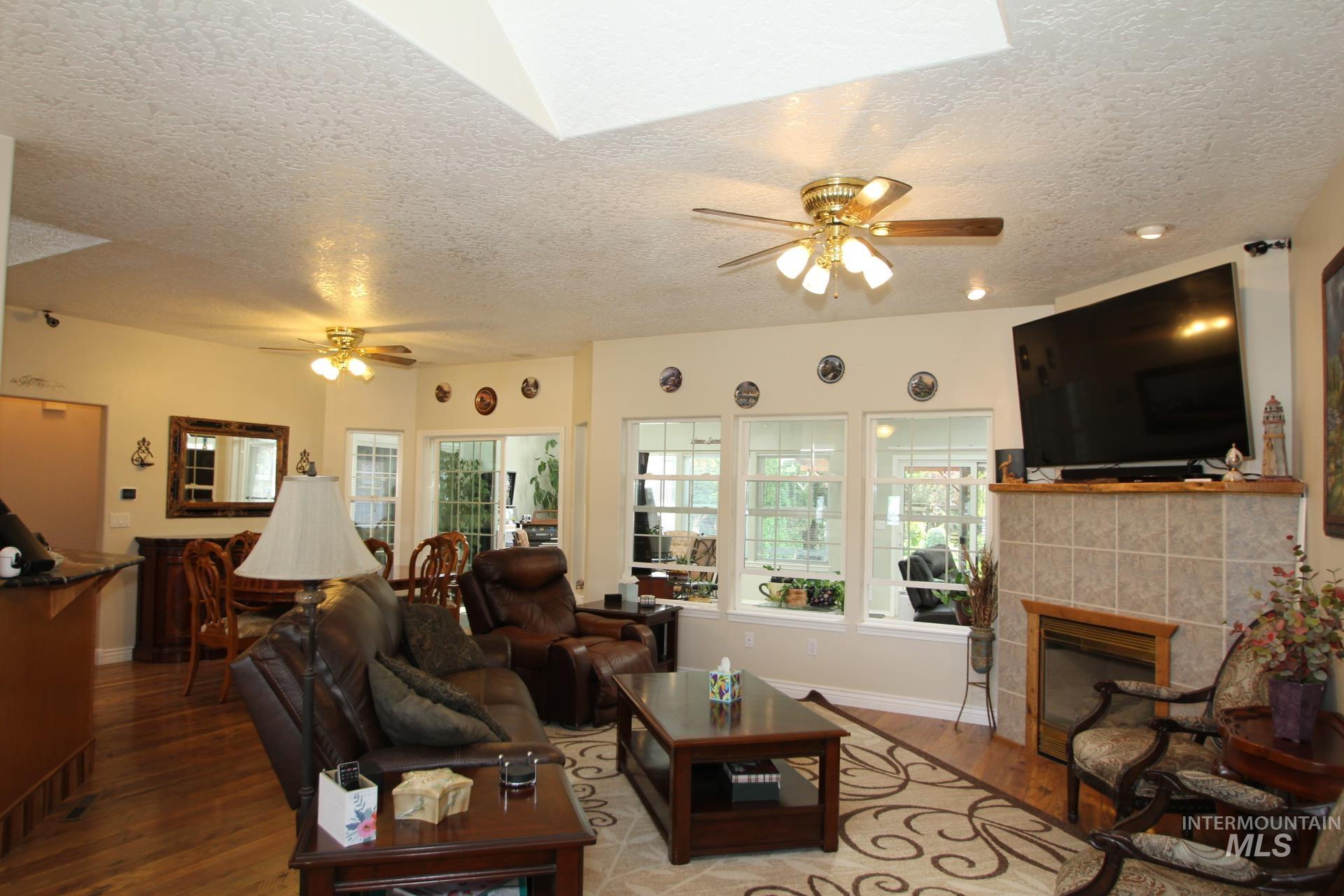 1707 Emerald Ave. Property Photo 5