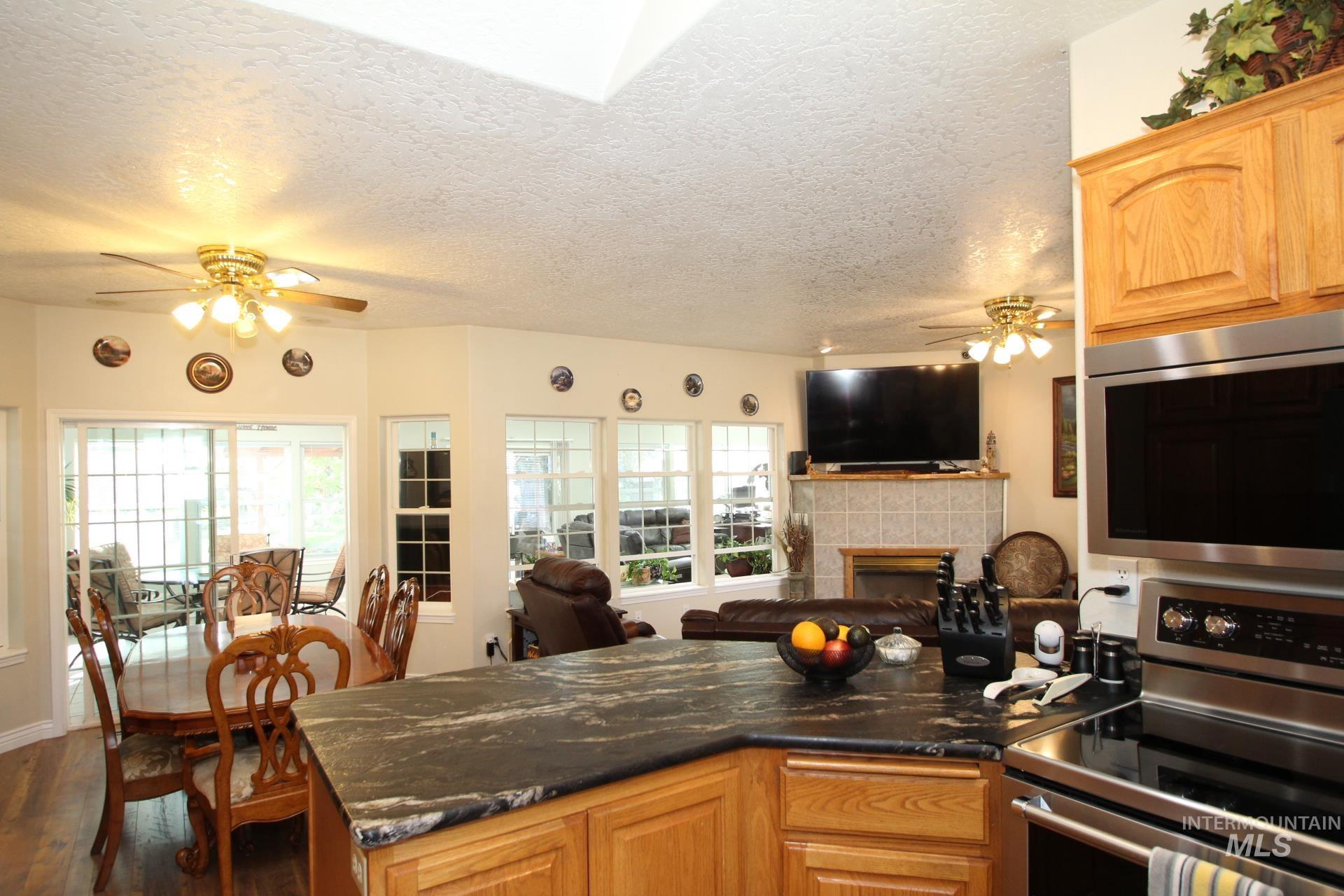 1707 Emerald Ave. Property Photo 6