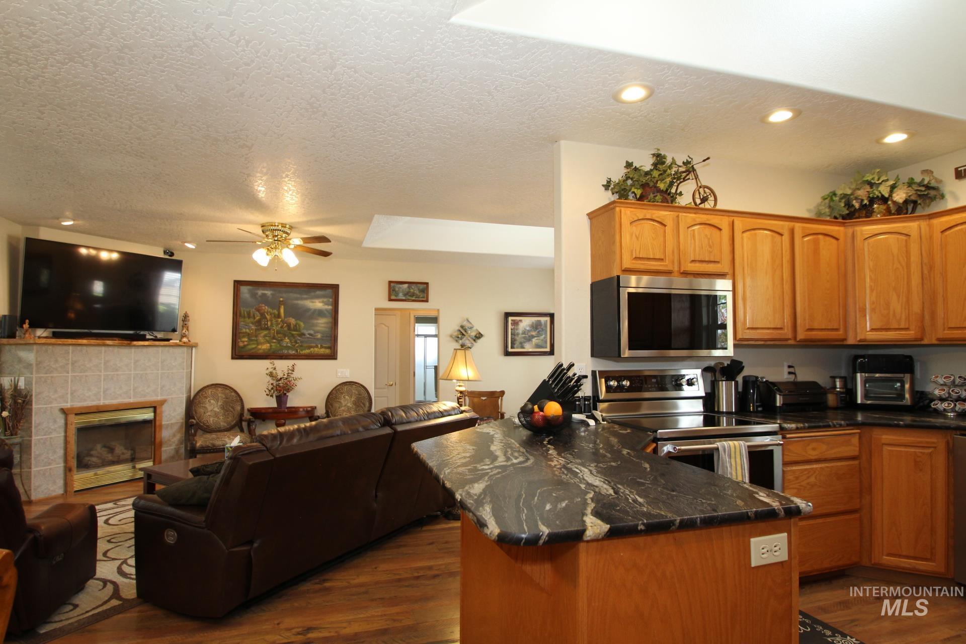 1707 Emerald Ave. Property Photo 9