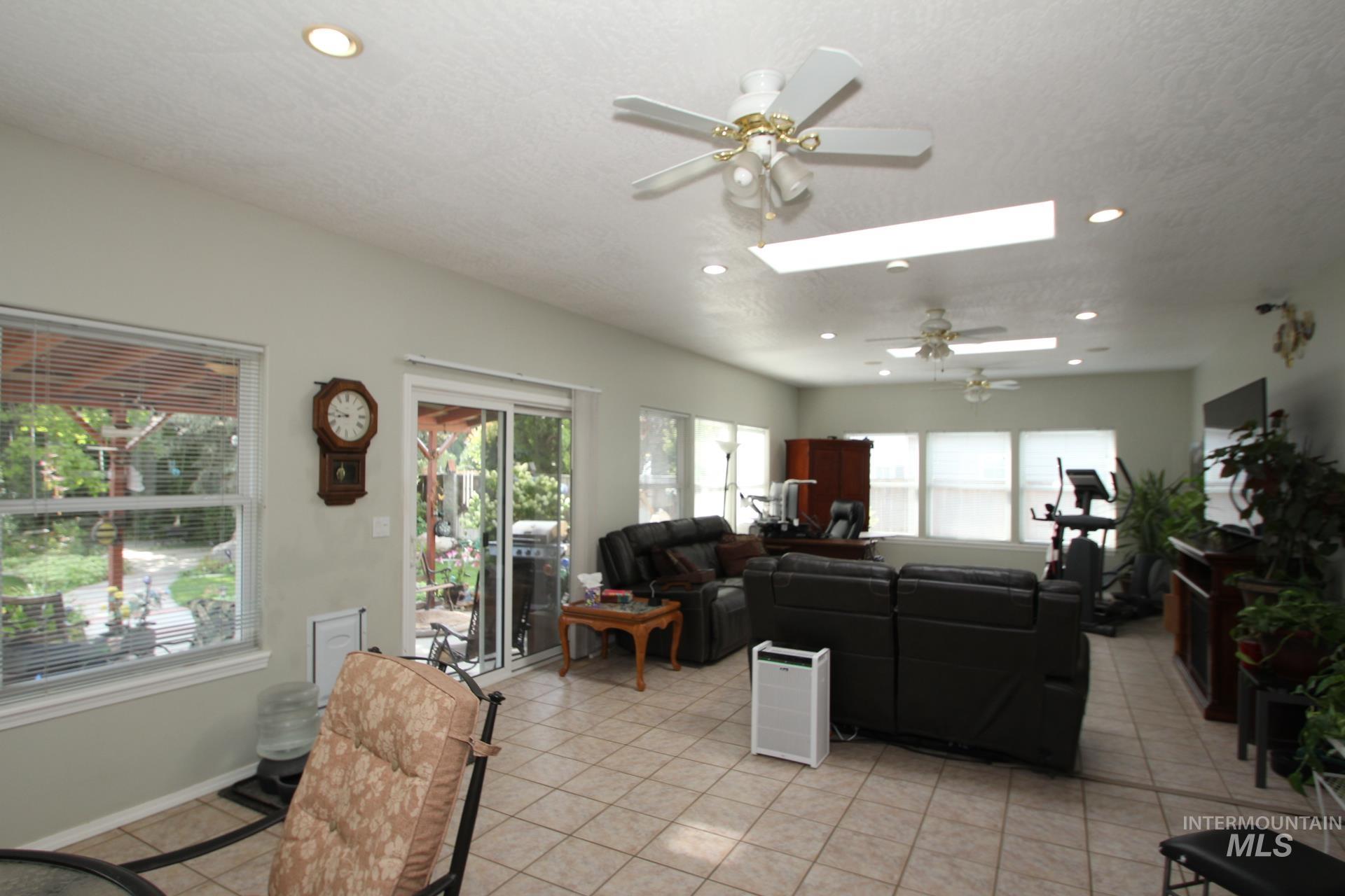 1707 Emerald Ave. Property Photo 26