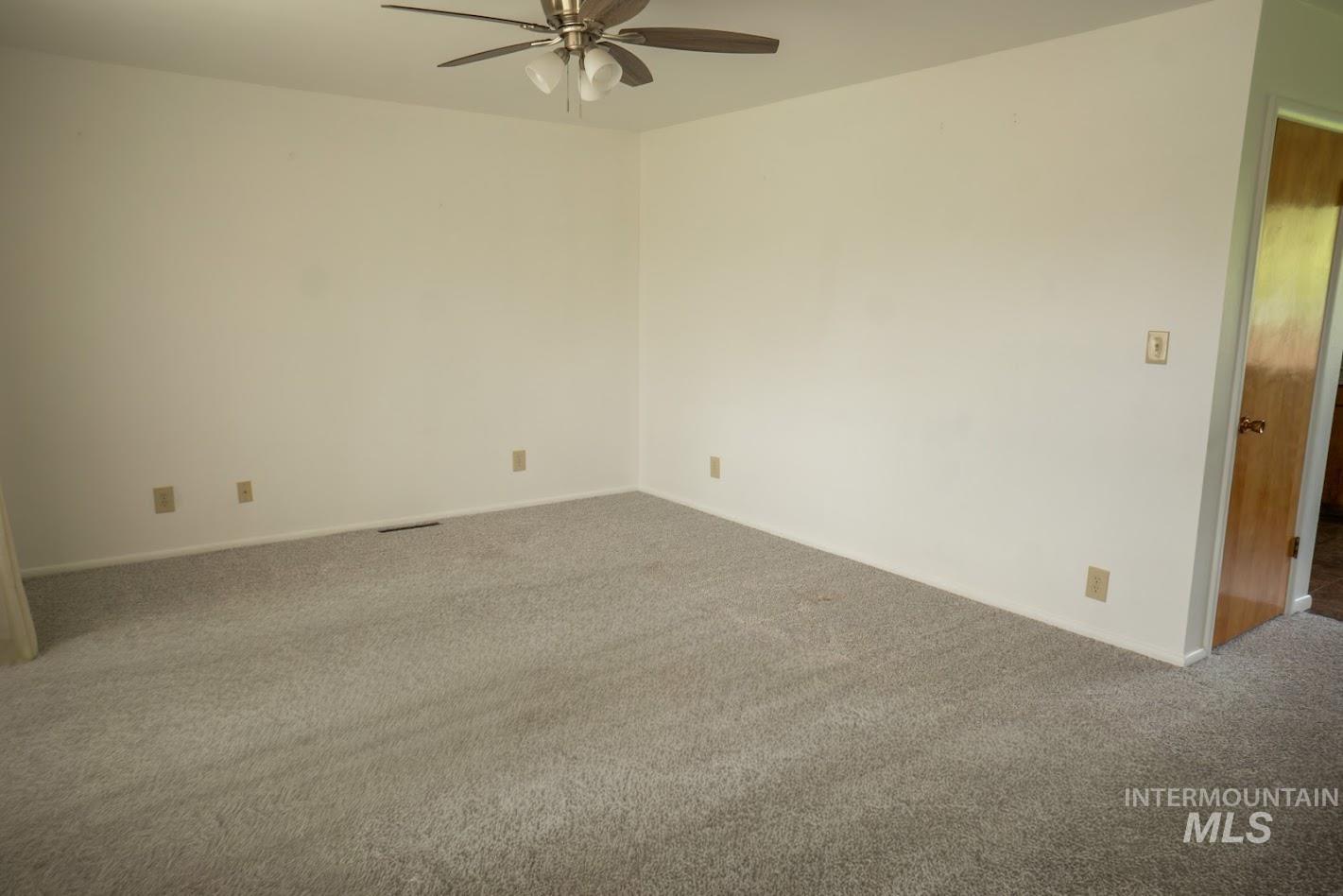 2675 Fairmont Property Photo 6