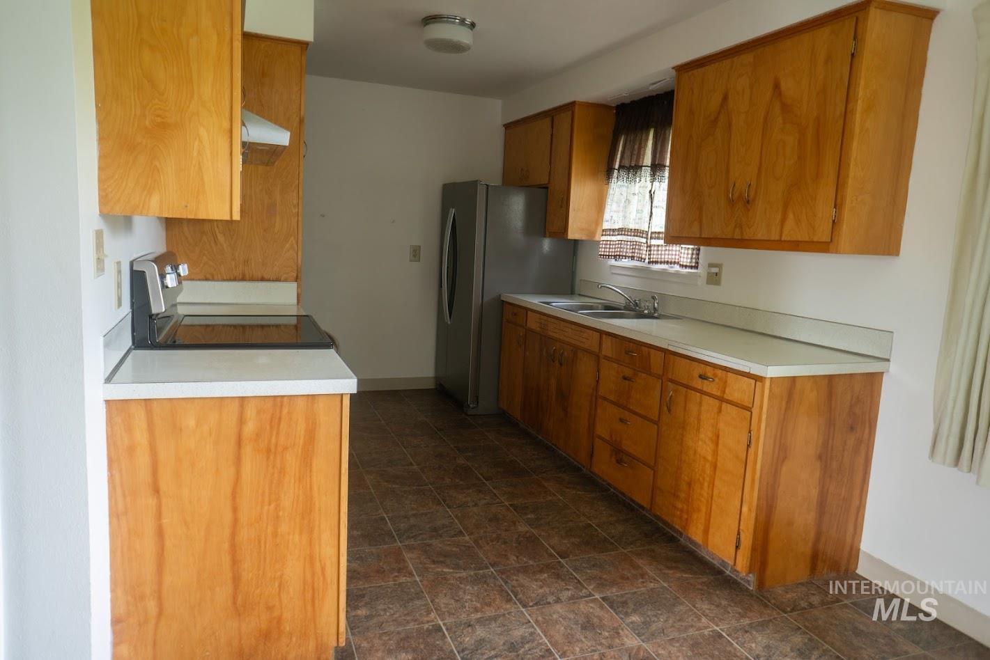 2675 Fairmont Property Photo 8