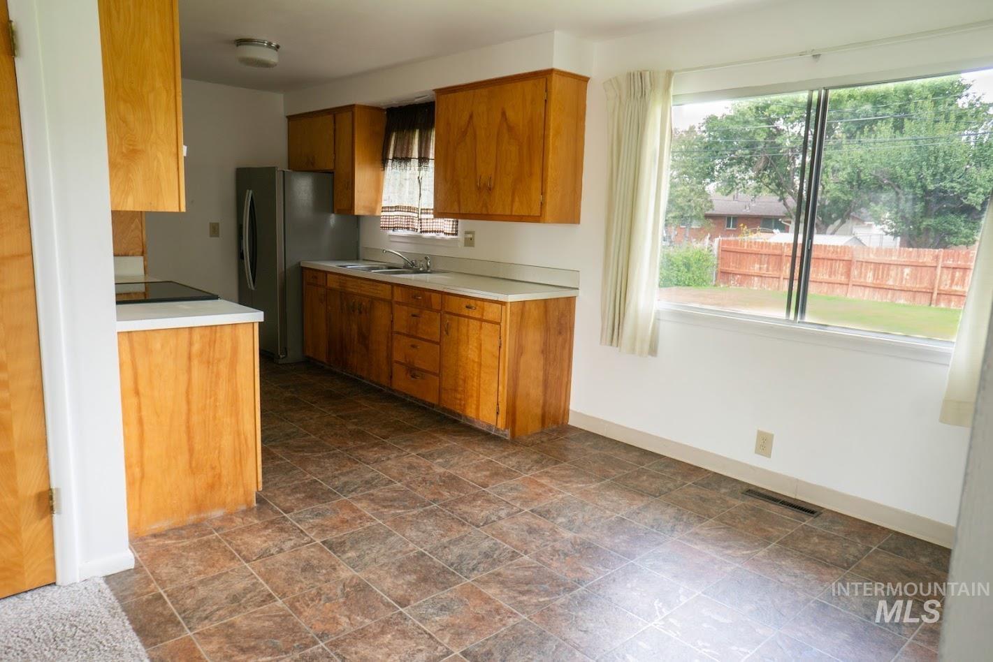 2675 Fairmont Property Photo 9