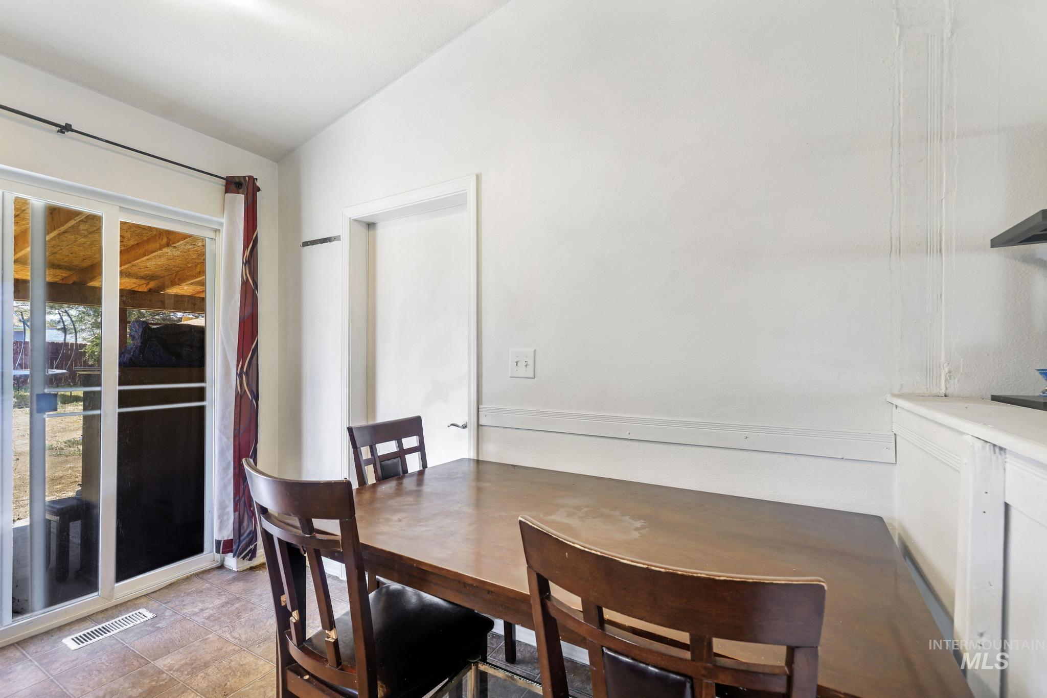 152 Cordova Ave. Property Photo 10